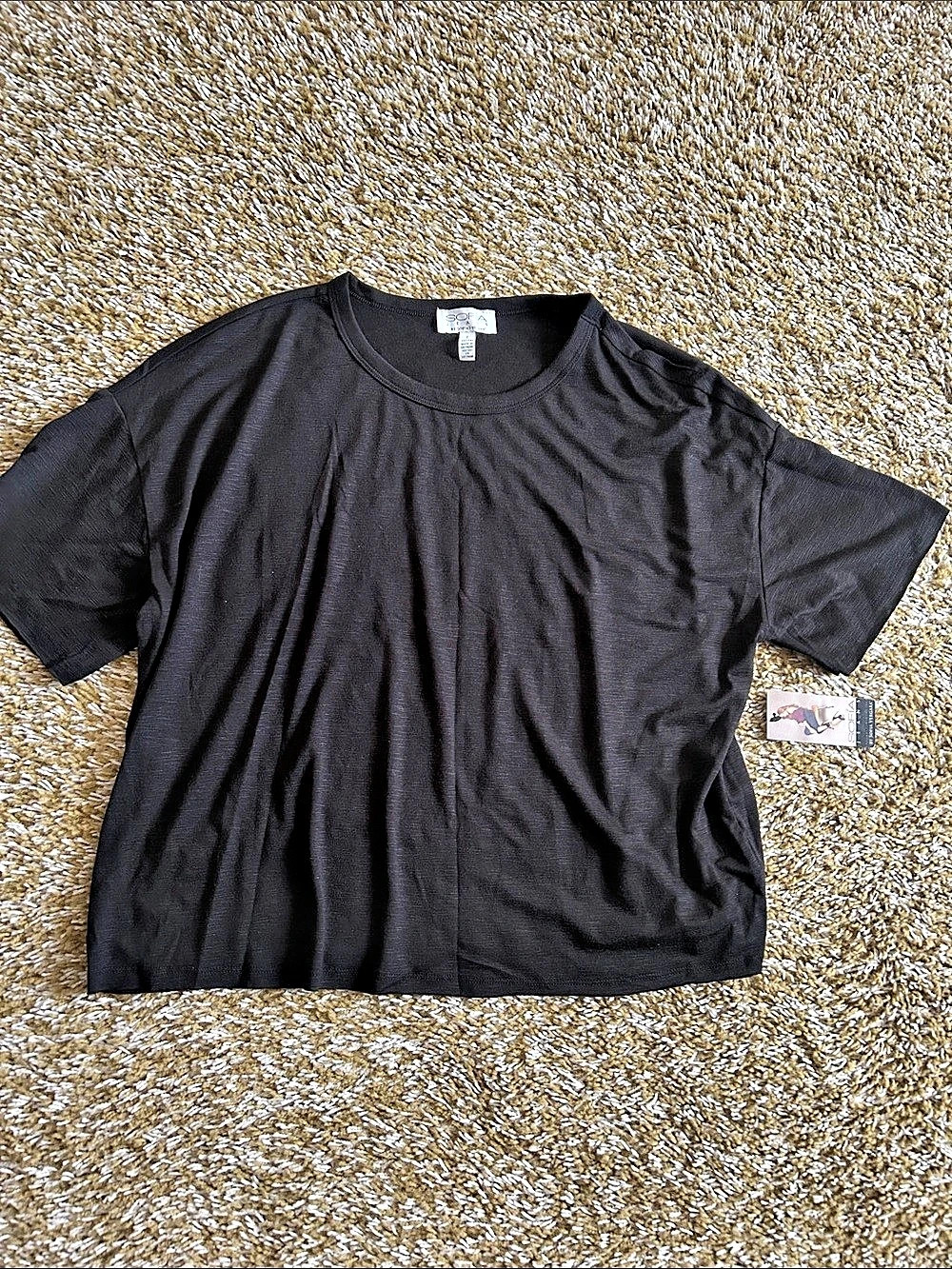 Short Sleeve Tee in Black Size L NWT